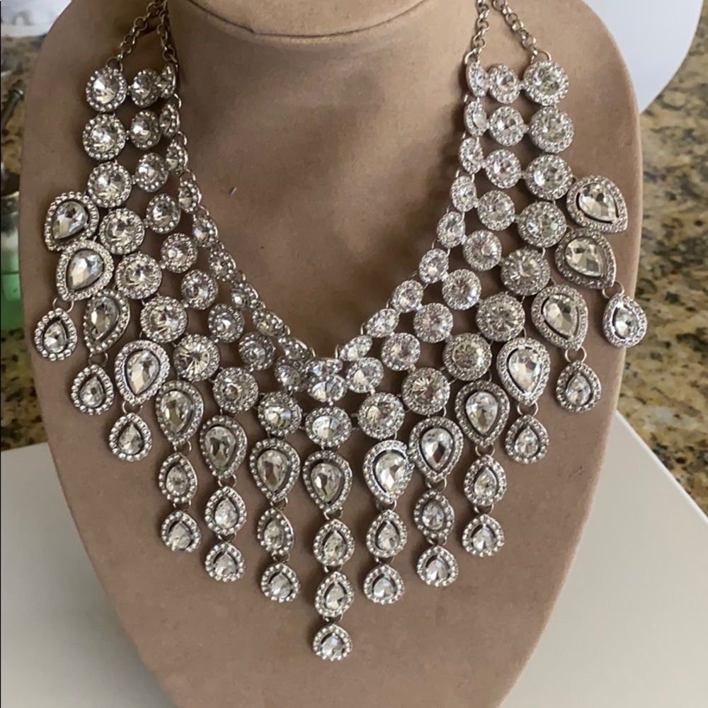 Elegant necklace